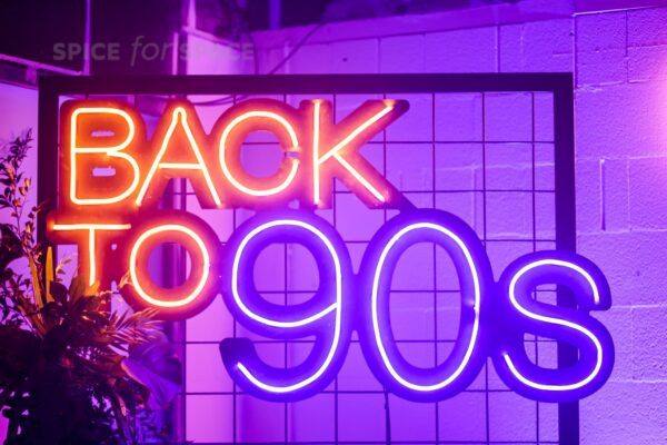 neon Back to 90s na wynajem